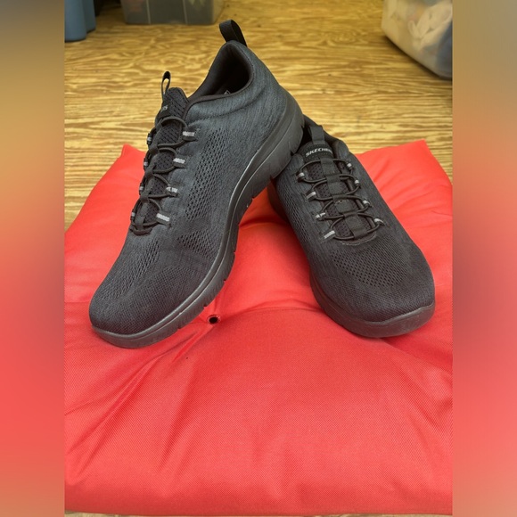 New men’s Skechers wide fit memory foam shoes - Picture 1 of 8
